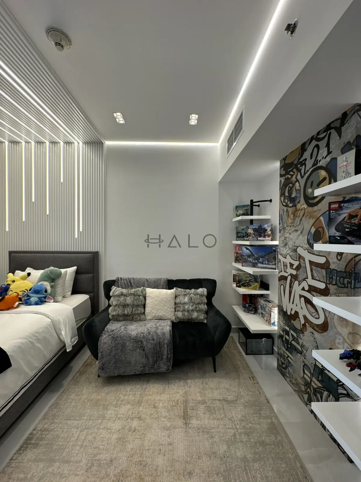 Bedroom display shelves and storage — Dubai Creek, Halo Interiors