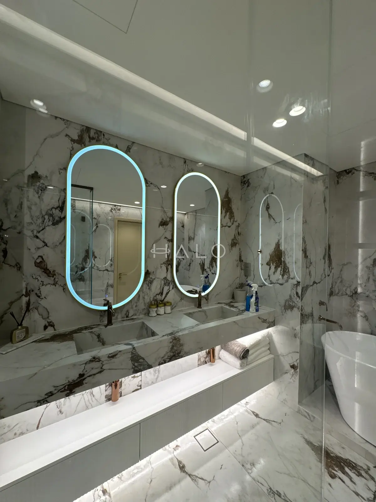 Double basin vanity and arched mirrors — Paloma, Halo Interiors