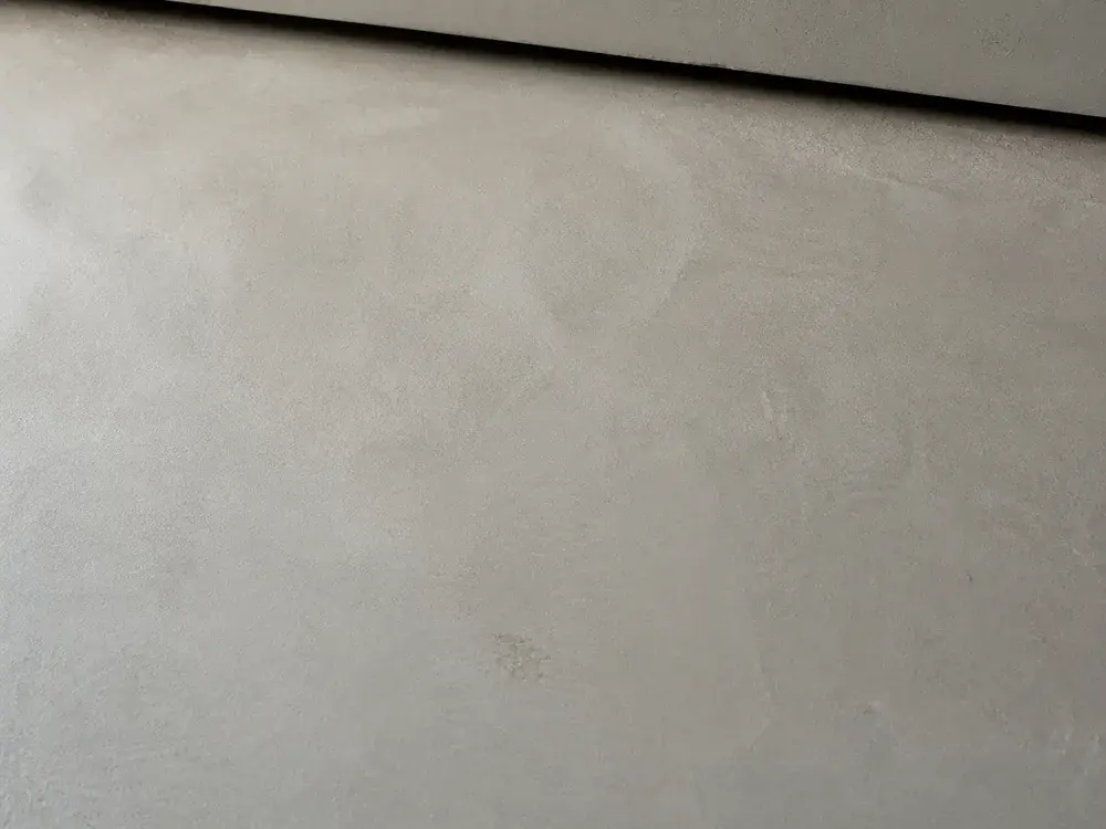 Seamless poured floor