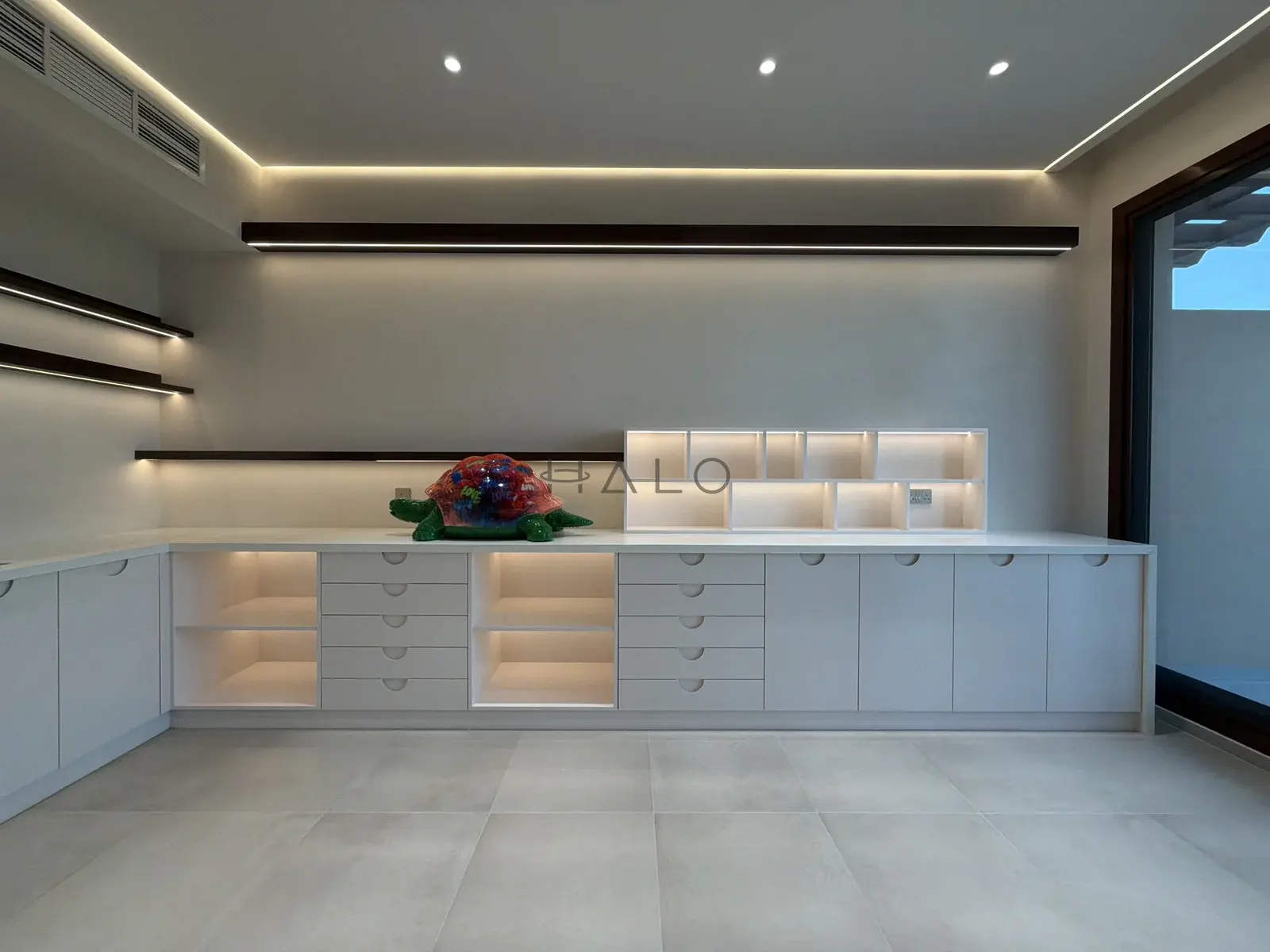 Bespoke joinery in Dubai: planning integrated cabinet lighting