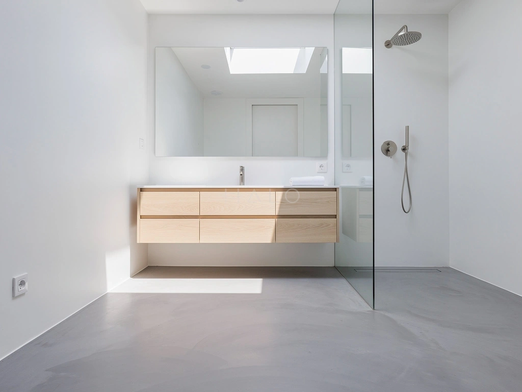 Seamless microcement finish in a completed Dubai bathroom
